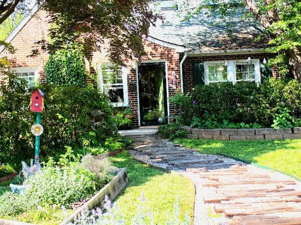 2331 Fairway Dr, Winston Salem, NC 27103