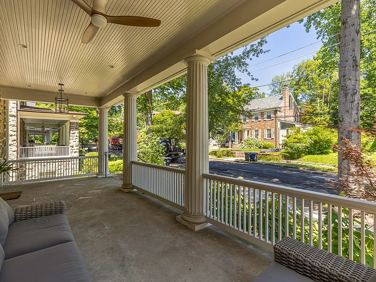 2952 Macomb St NW — Photo 67