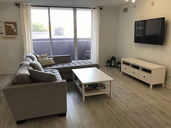 3rd image of 3232 Coral Way APT 204