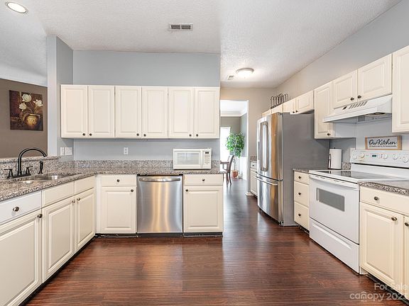 3rd image of 11308 Fox Cove Dr