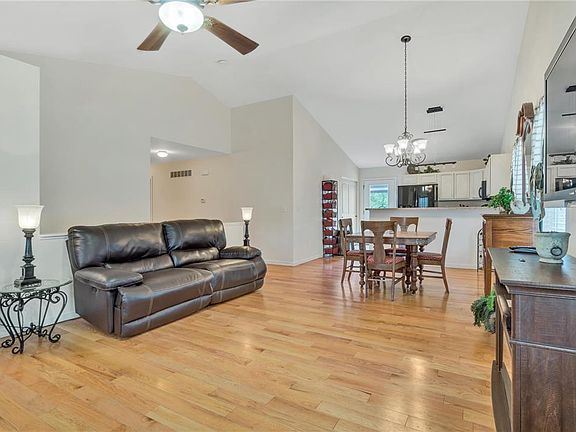 4th image of 337 Huntleigh Pkwy