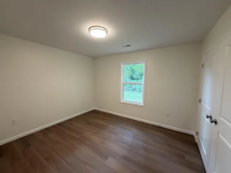 204 Peter Ave — Photo 16