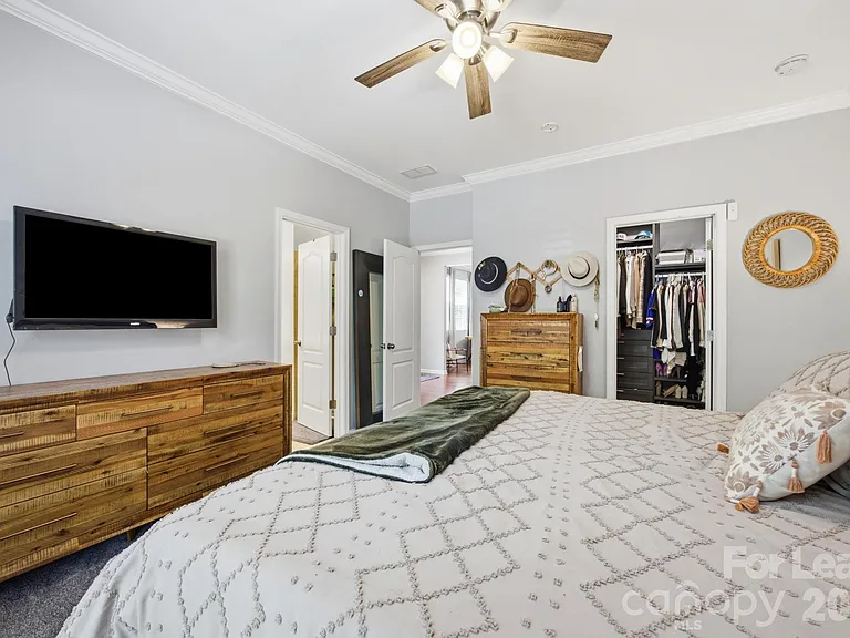 7037 Broughton Ln — Photo 15