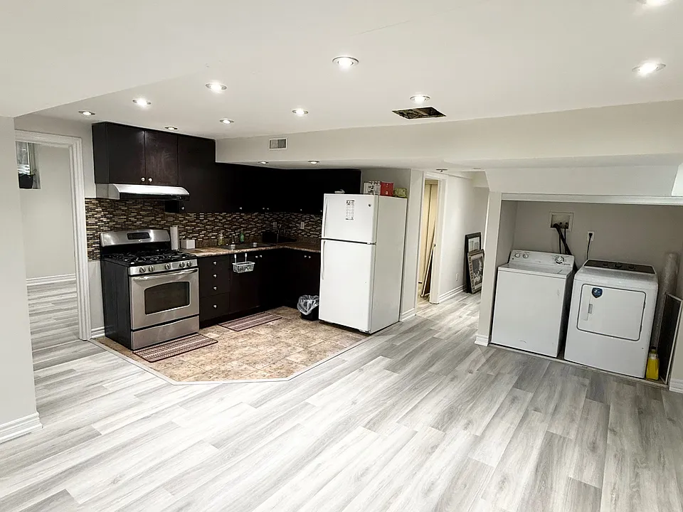 3 Loonstone St #BASEMENT