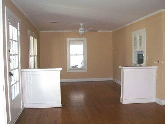 5th image of 300 N Jefferson Ave