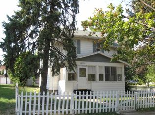 1002 W 7th St, Waterloo, IA 50702