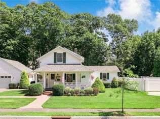 73 Station Rd, Bellport, NY 11713