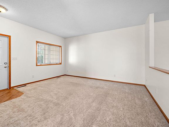 5th image of 524 Eagle Lake Rd S