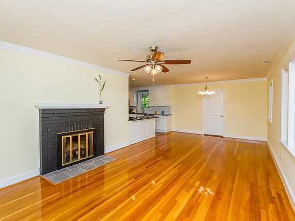 2nd image of 8411 Glendale Dr