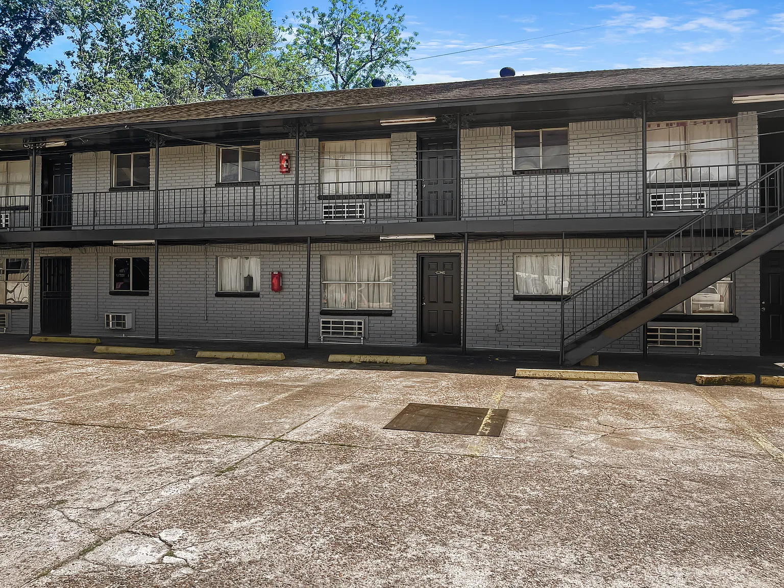2 bed, $1,300 — Photo 2