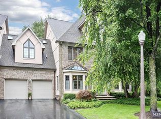 208 Bearwoods Rd, Park Ridge, NJ 07656