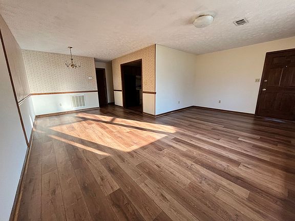 2nd image of 135 Williamson St SW