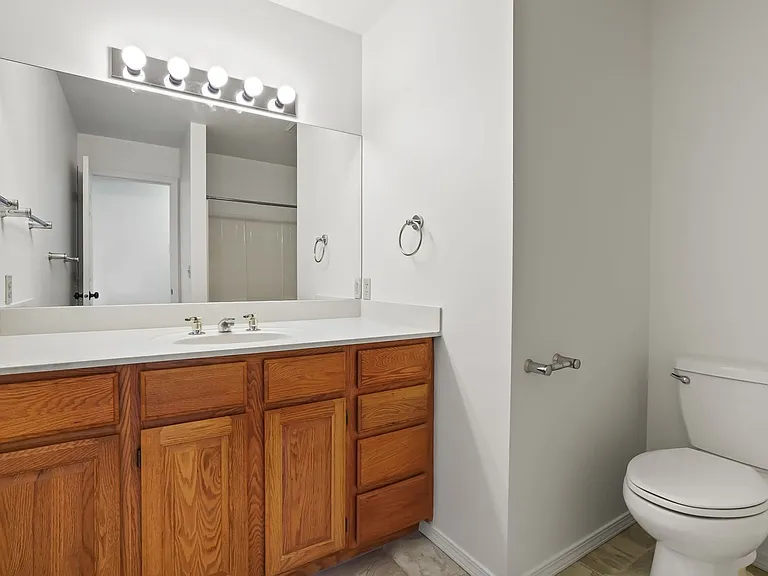 101 E Woodvine St — Photo 11