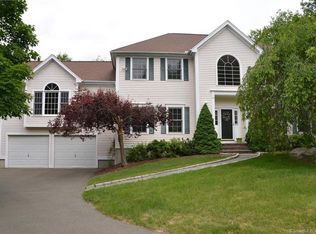 7 August Ln, Trumbull, CT 06611