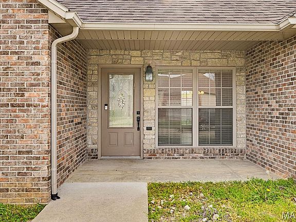 4th image of 330 Briar Crest Dr
