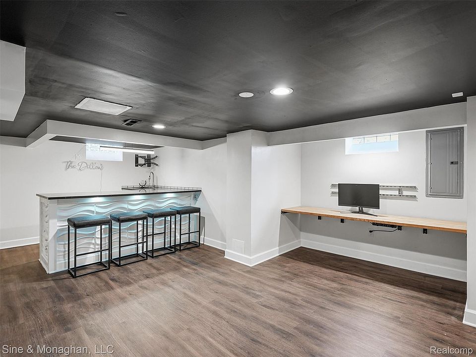1327 Alicia Ct, photo 3