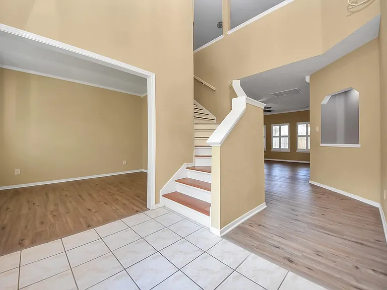 23003 Governorshire Dr — Photo 15