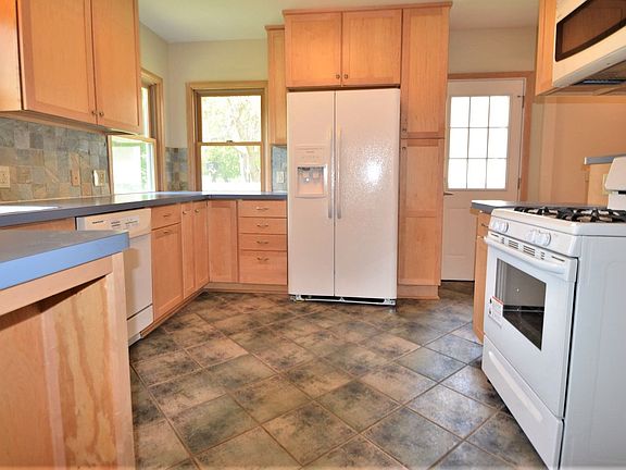 3rd image of 653 Wheelock Pkwy W