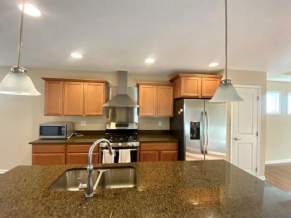 3rd image of 9048 Linden Dr