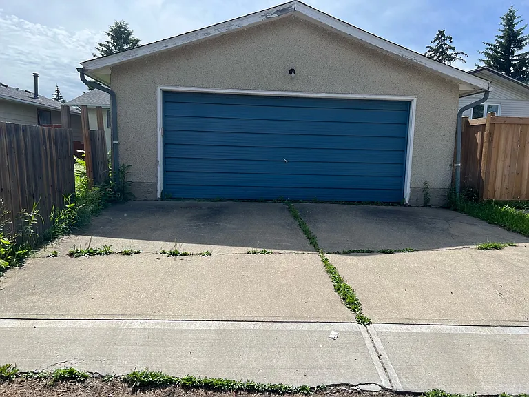 1253 Lakewood Rd N — Photo 3