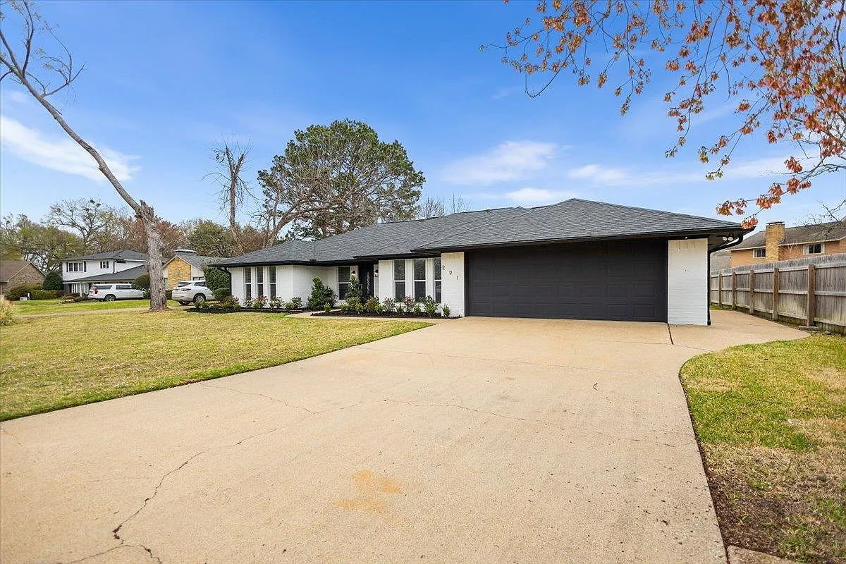 Building Photo - 291 N Bay Dr