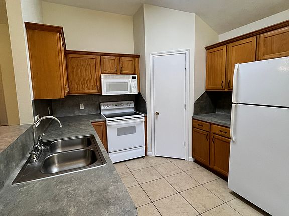 5th image of 2906 Elise Ln
