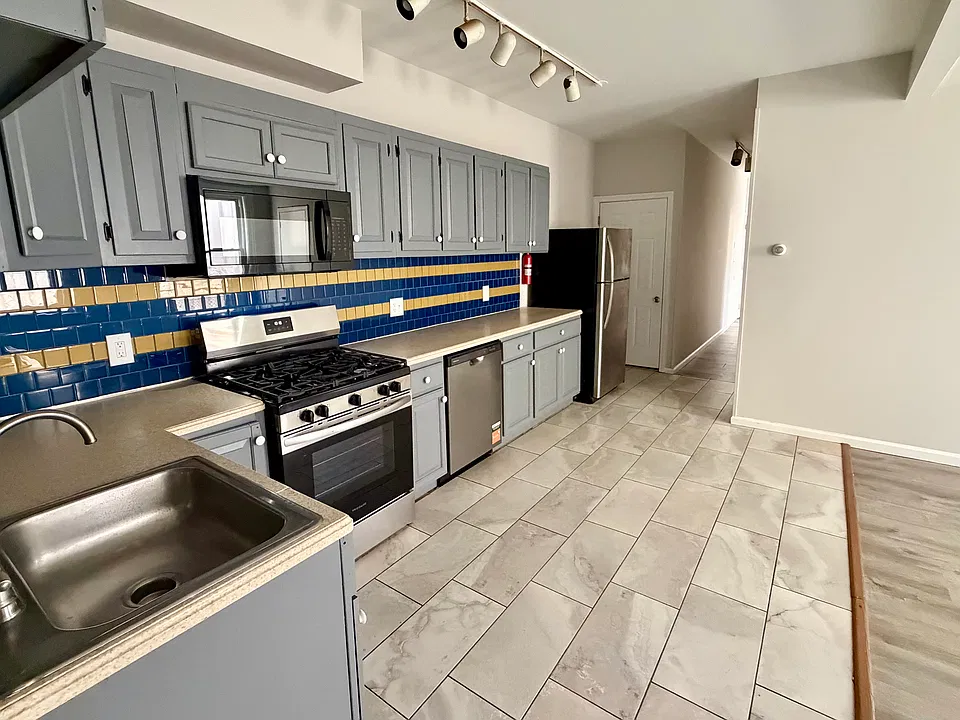 879 Connecticut Ave #1