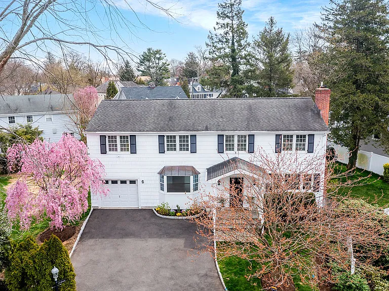 302 Sound Beach Ave — Photo 1