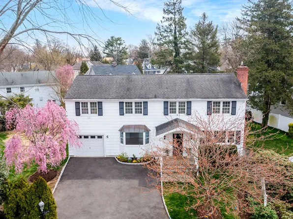 302 Sound Beach Ave, Old Greenwich, CT 06870