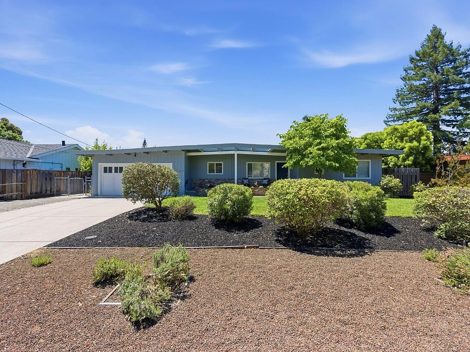 1st image of 221 W Floresta Way