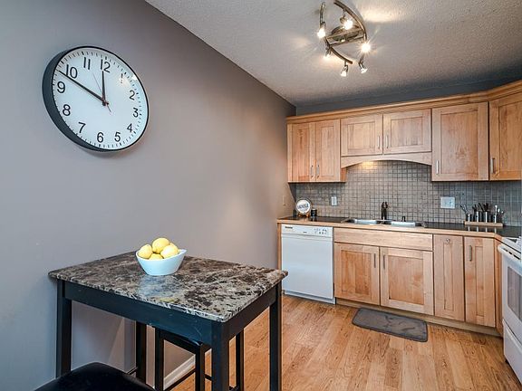 3rd image of 26 10th St W Unit 901