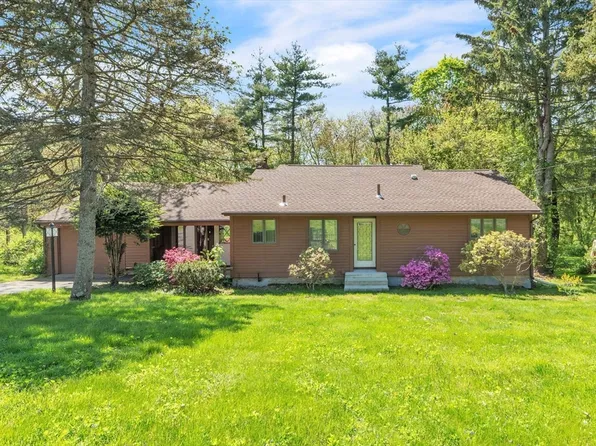 47 Hillside Dr, East Longmeadow, MA 01028