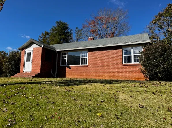 24 Wise Rd, Candler, NC 28715