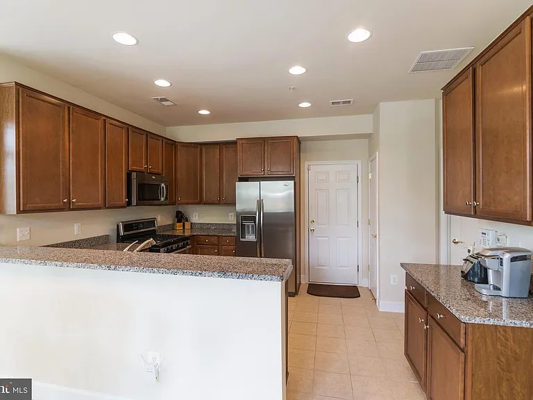 13528 Waterford Hills Blvd — Photo 13