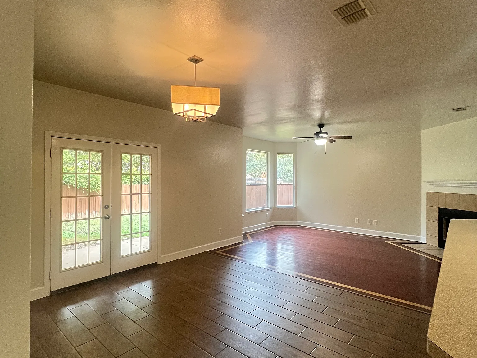 4 bed, 2019 sqft, $1,900 — Photo 2
