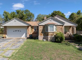 10619 Lakeshore Dr, Grove, OK 74344