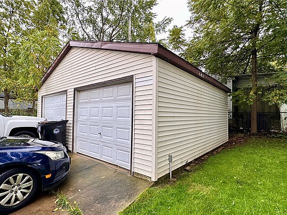 5th image of 8906 Jeffries Ave
