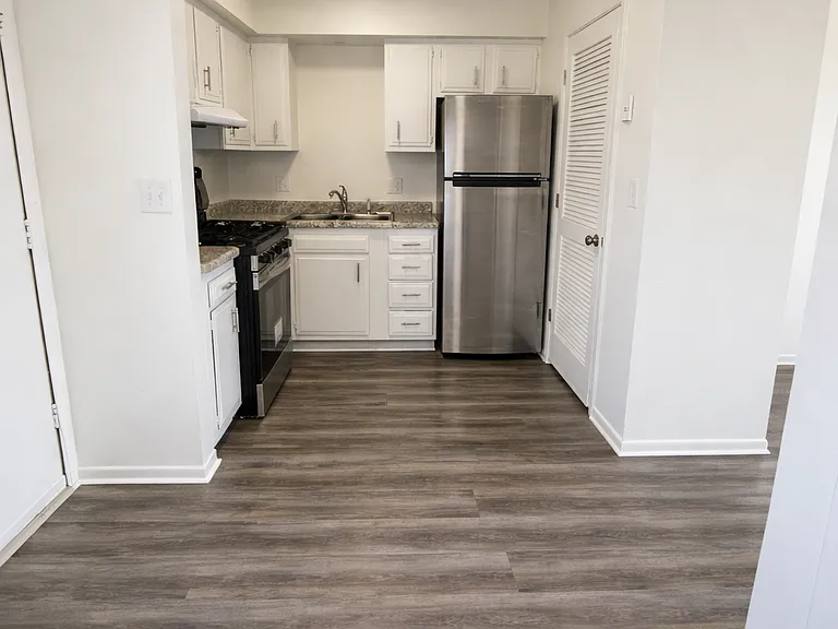 Titan Pointe Apartments — Photo 15
