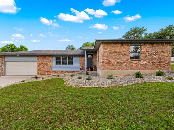 101 Fawn Valley Ln, Kerrville, TX 78028
