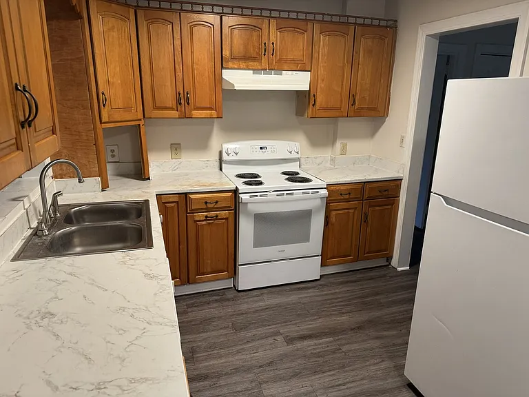 206 Charles St — Photo 11