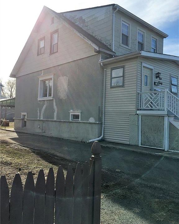 2nd image of 130 Spicer Ave
