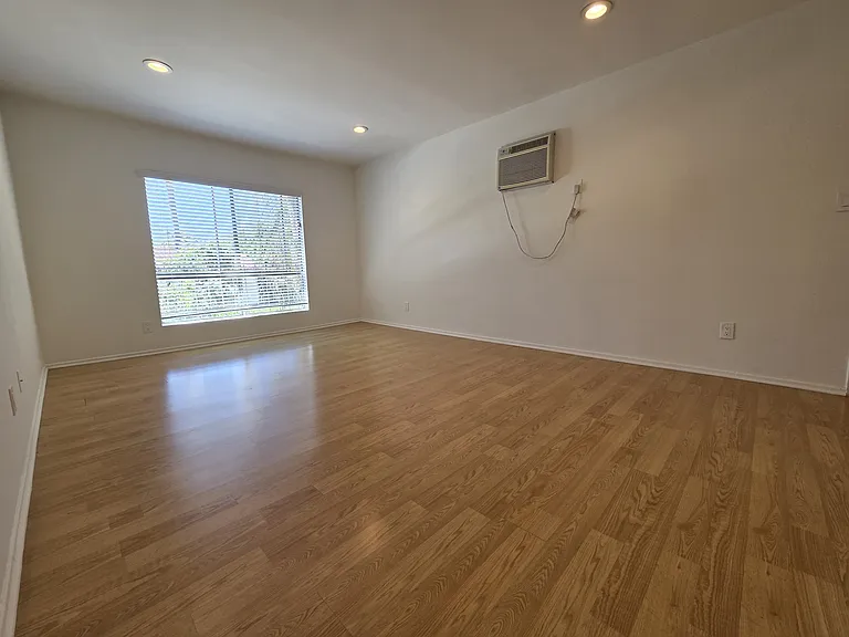 854 Westbourne Dr. — Photo 13