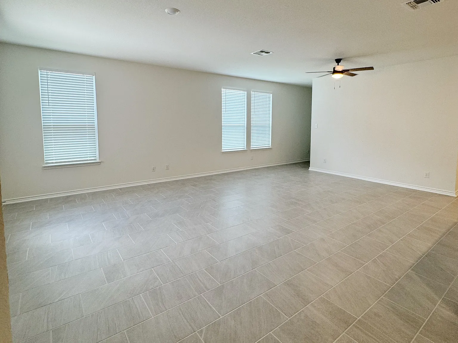 3 bed, 1548 sqft, $1,849 — Photo 2