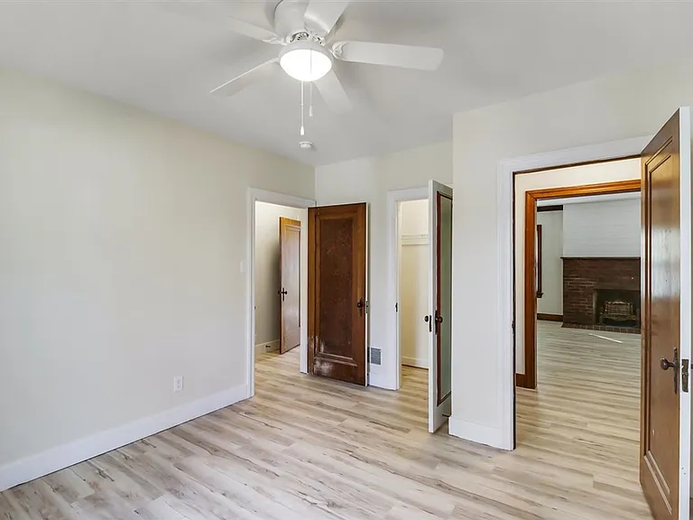 713 W Green St — Photo 12