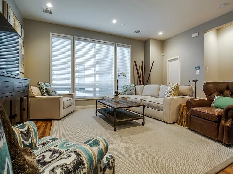 4921 Kilroy Dr — Photo 2