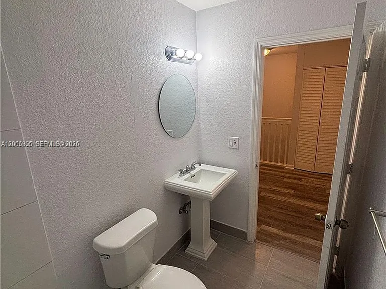 14084 NE 2nd Ave #14084 — Photo 6