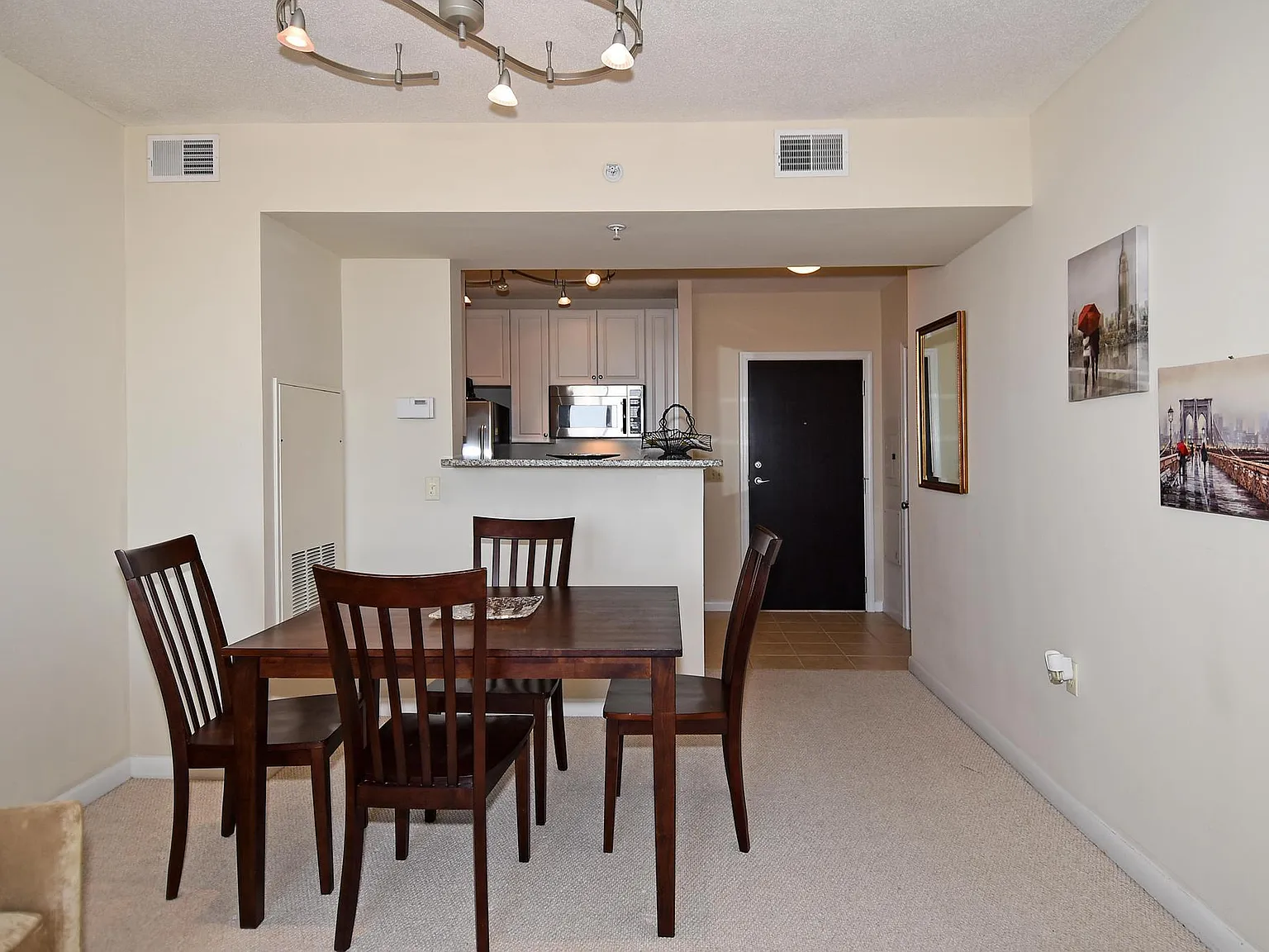 1 bed, 654 sqft, $2,450 — Photo 4
