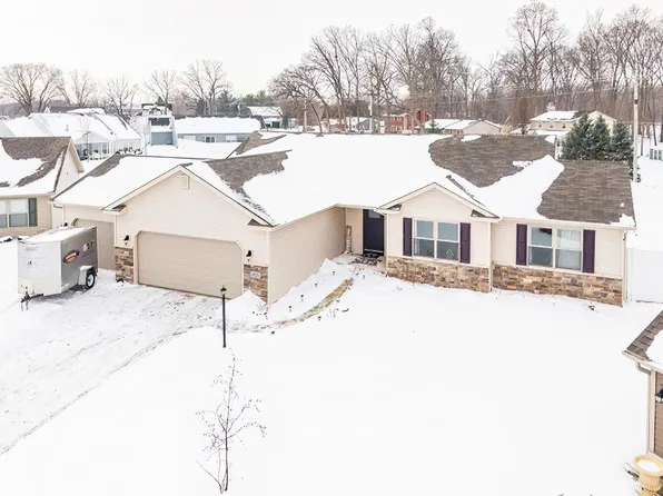 3825 Gregory Ct, Warsaw, IN 46582