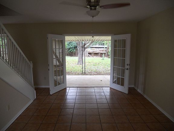 4th image of 2308 Southern Oaks Dr