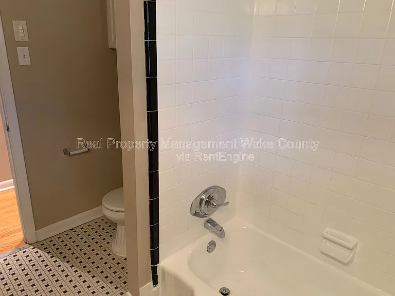 806 Chamberlain St — Photo 13
